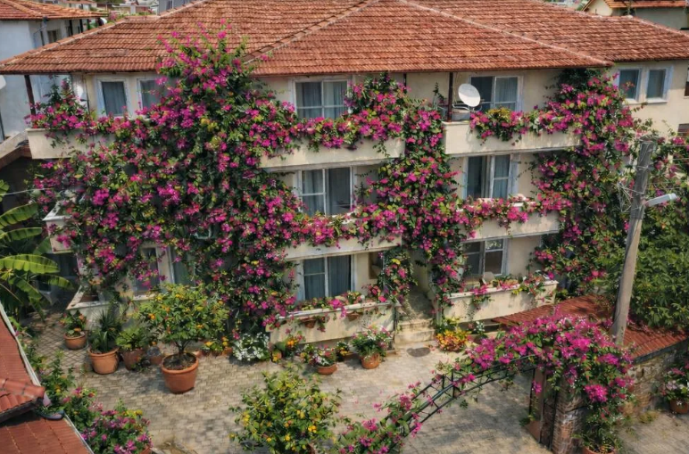 Karya Apartments
