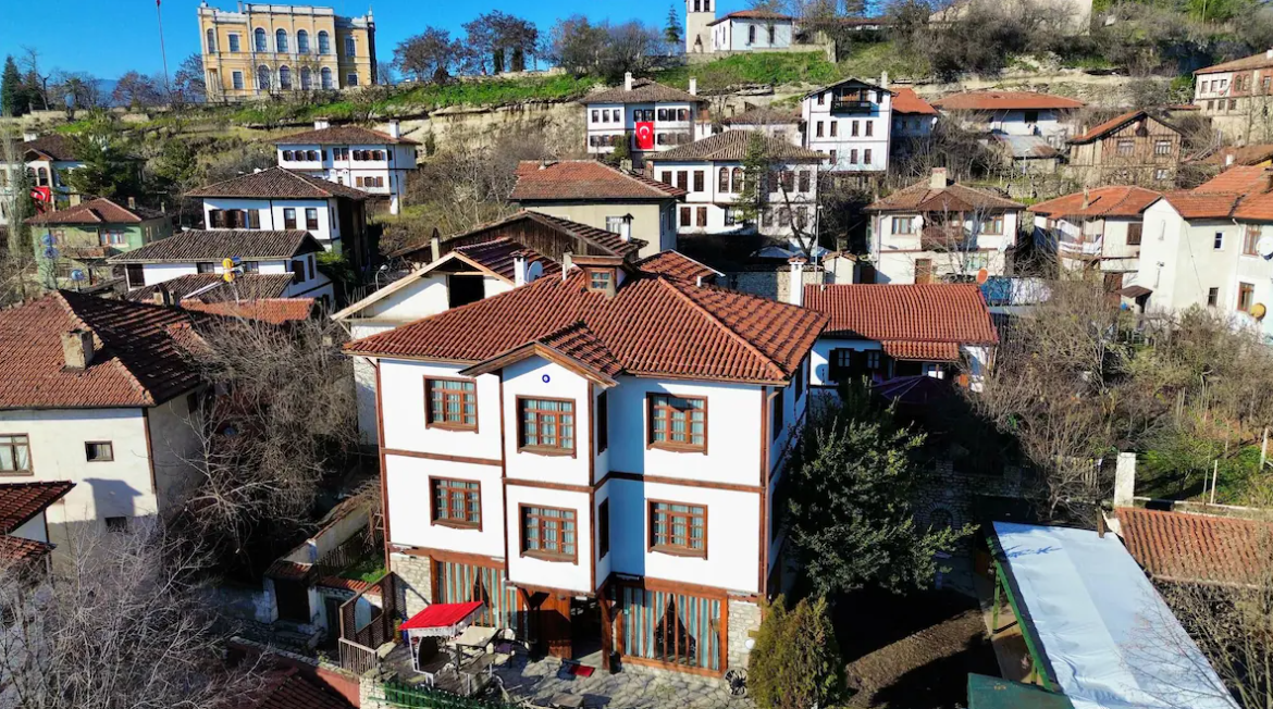 Akçe Konakları