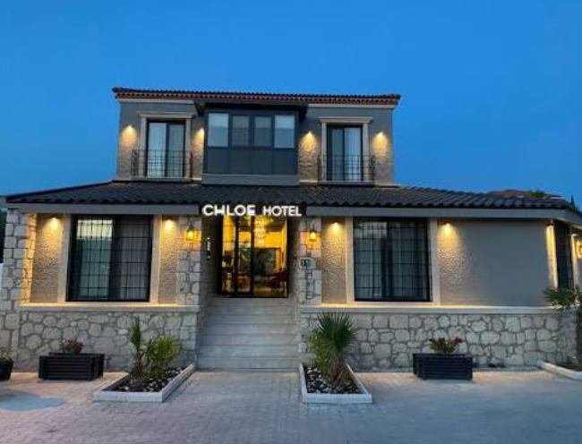 Chloe Alacatı -Adult Only