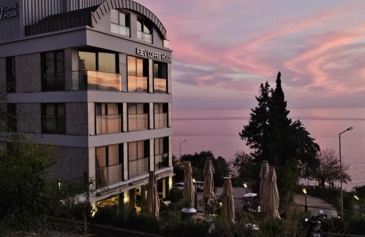 Reev Coffee Hotel