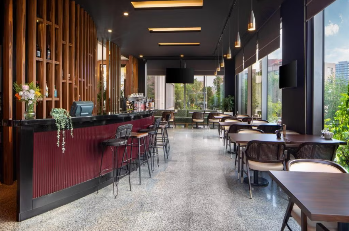 Cafe & Bar