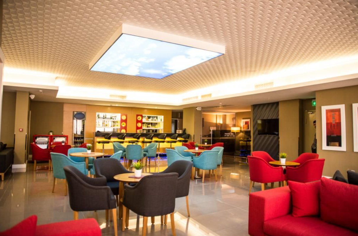 Cafe & Bar