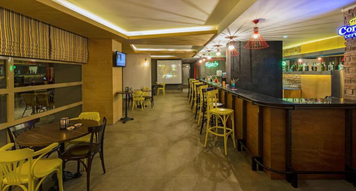Cafe & Bar