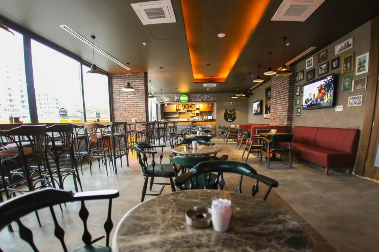 Cafe & Bar