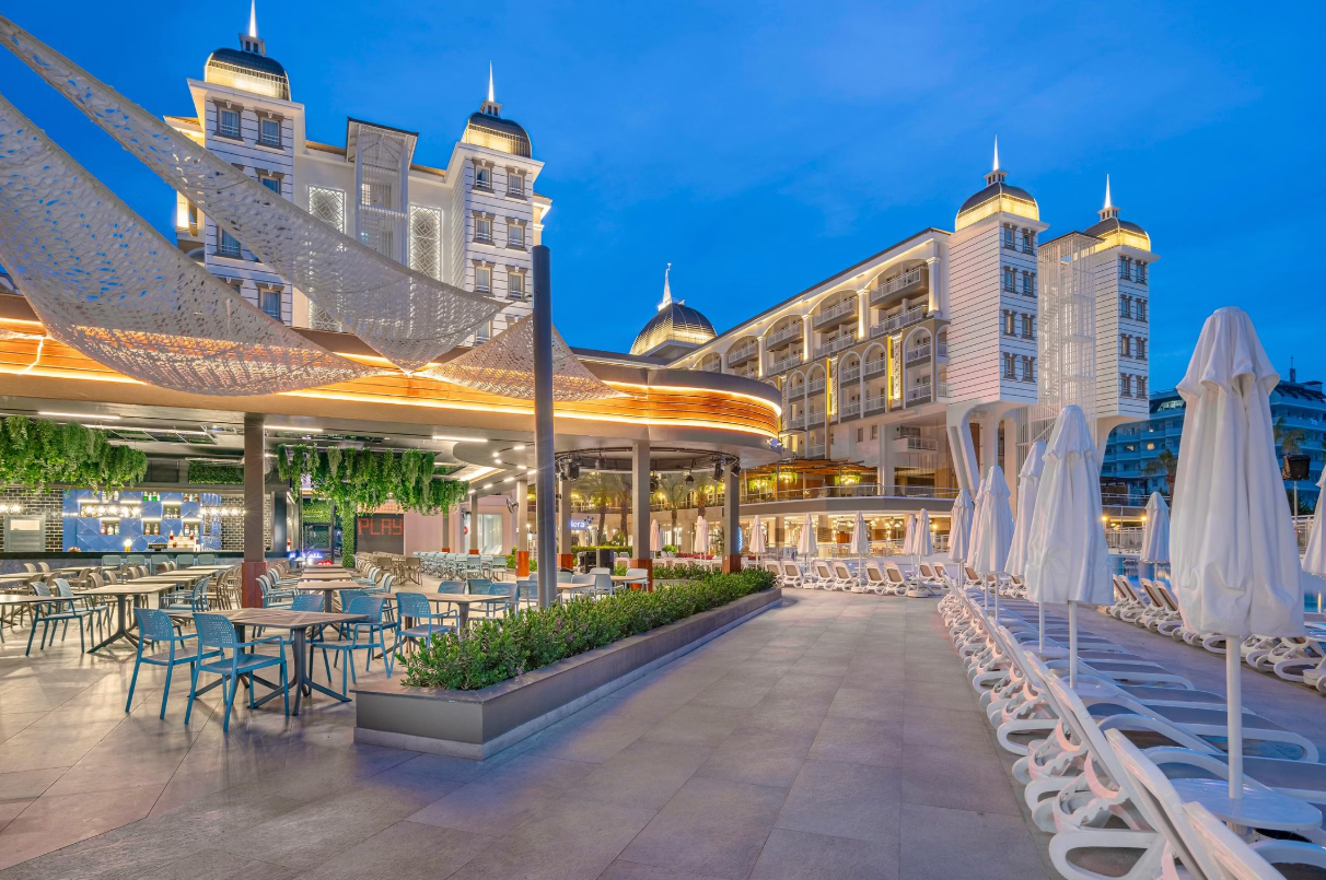 Pool Bar