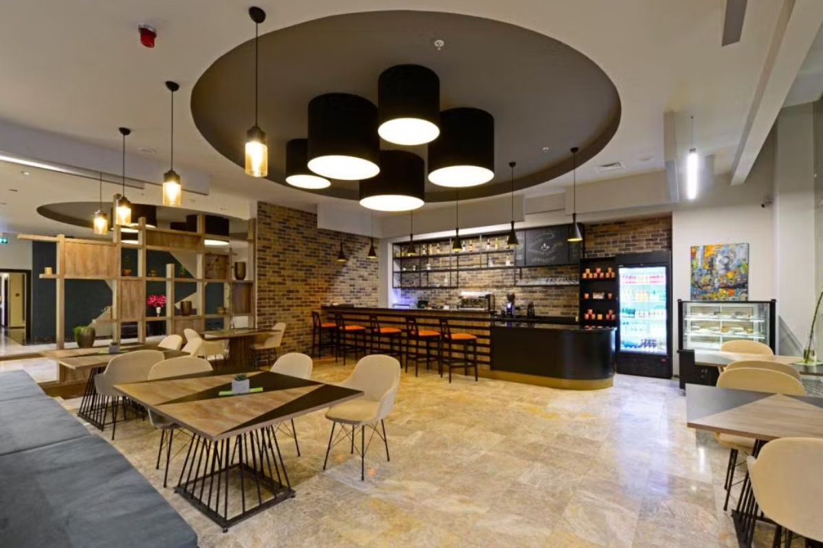 Cafe & Bar